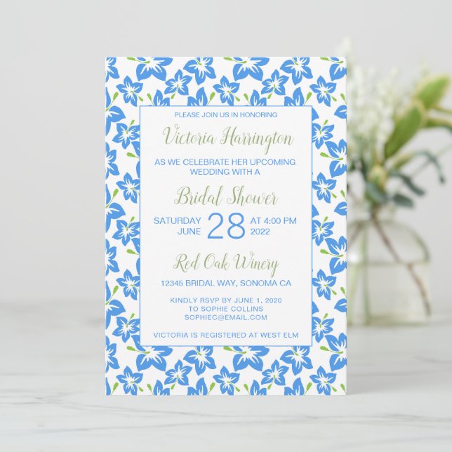 Invitation Chic Peint Bleu Floral Douche nuptiale (Debout devant)