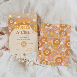 Invitation Cinq est une vibe rétro anniversaire super Invitat
