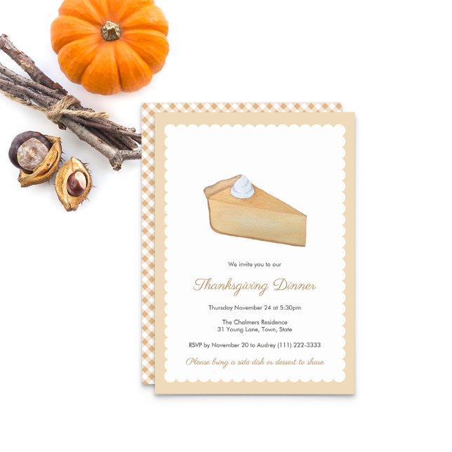 Invitation Citrouille Pie Thanksgiving ou FriendsGiving Dîner (Watercolor Pumpkin Pie Slice Friendsgiving Or  Thanksgiving Invitation With Scalloped effect border)
