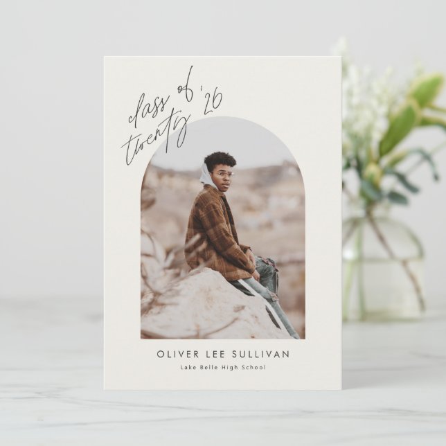 Invitation Classe Boho de 2025 Arch Photo Graduation (Debout devant)
