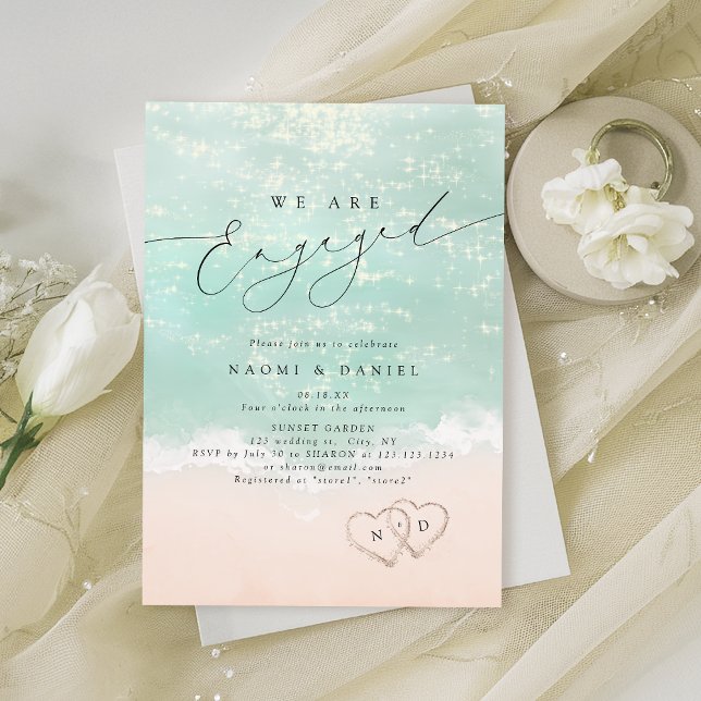 Invitation Coeurs De Script Moderne Dans Le Fiançailles De Sa (Modern Script Hearts In The Sand Beach Engagement Invitation)