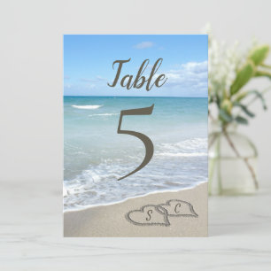 Invitation Coeurs pittoresques dans la plage de sable Numéro
