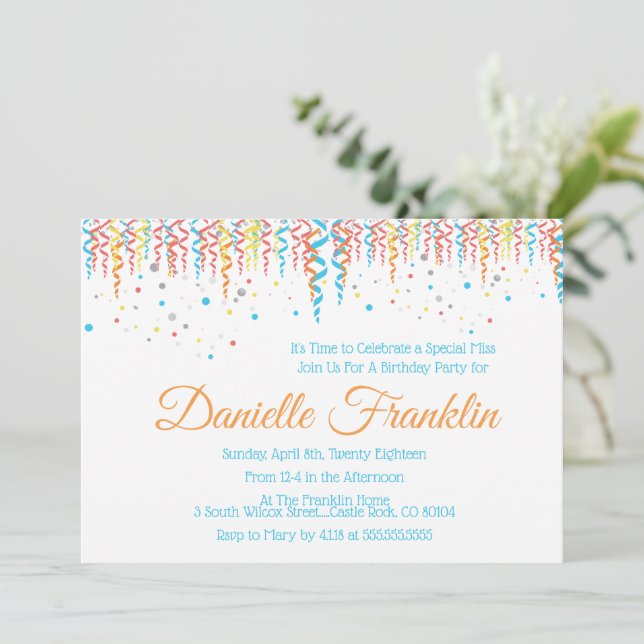 Invitation coloré du Confetti Party (Debout devant)