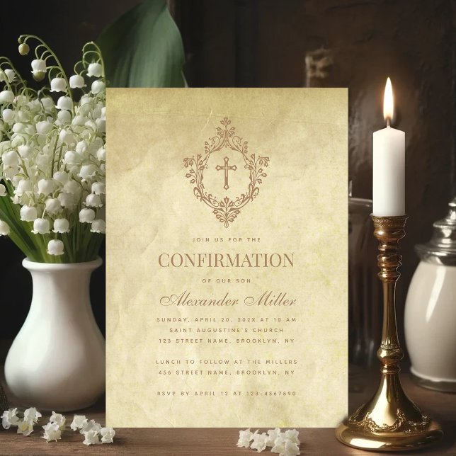 Invitation Confirmation vintage Cimier antique Croix religieu (Confirmation invitation with antique crest in vintage background)