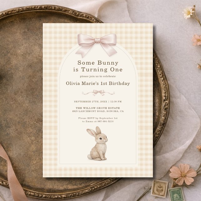 Invitation Coquette Bunny Gingham 1st Birthday (Créateur téléchargé)