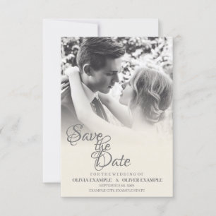 Invitation Couple de mariés s'embrassant en monochrome