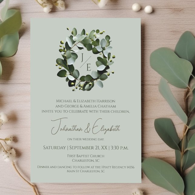 Invitation Couronne Monogramme Eucalyptus moderne | Vert sage (Sage Green Modern Monogram Eucalyptus Wreath Wedding Invitation)