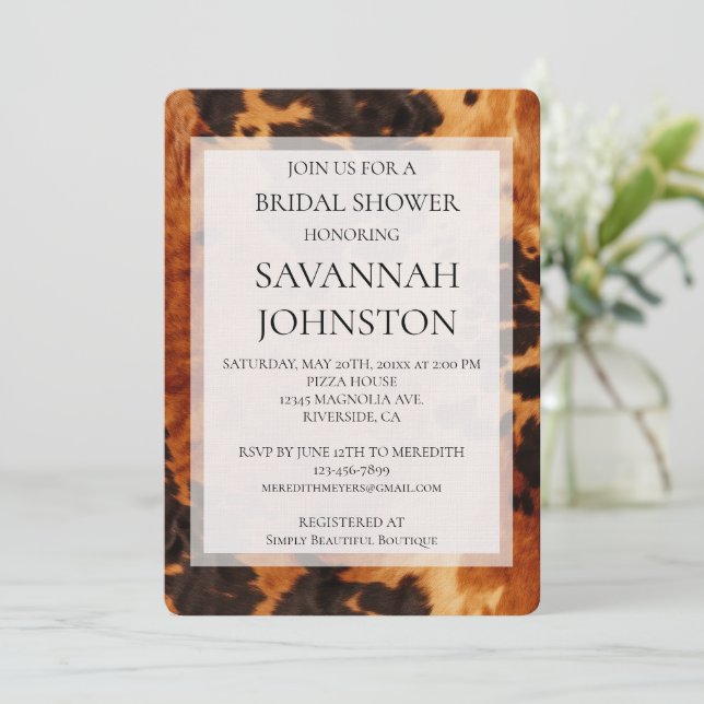 Invitation Crème Noir Brown Cowgirl Cowhide douche nuptiale (Debout devant)