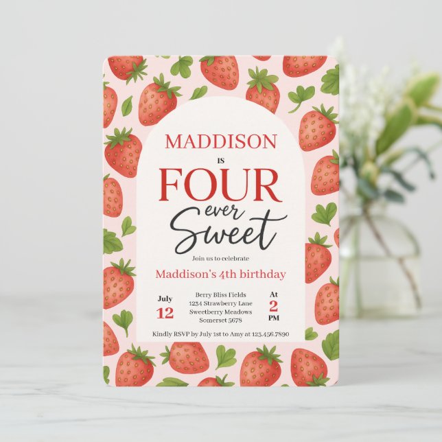 Invitation Cute fraise quatre éver sucré 4e anniversaire (Debout devant)