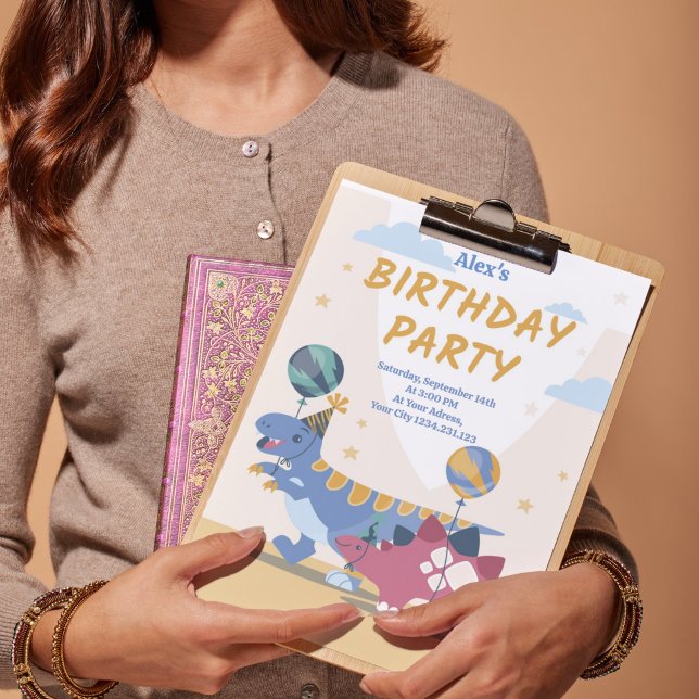 Invitation d'anniversaire amusante avec un dinosau (Roar-some Dino Party Invitations! Fun & Customizable Templates)