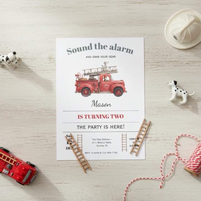 Invitation d'anniversaire de camion de pompiers So (Fire truck birthday invitation with red firefighter theme and sound the alarm design)
