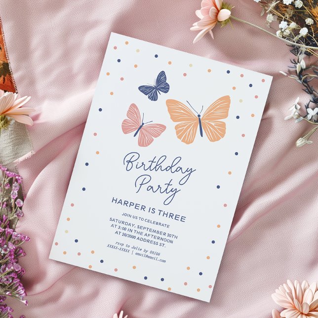 Invitation d'anniversaire de papillon simple moder (Simple and modern birthday invitation featuring butterflies and elegant typography.)
