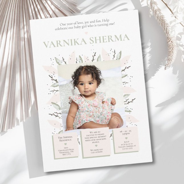 Invitation d'anniversaire en floraison (Celebrate your baby girl’s first year with this pretty floral invitation.)