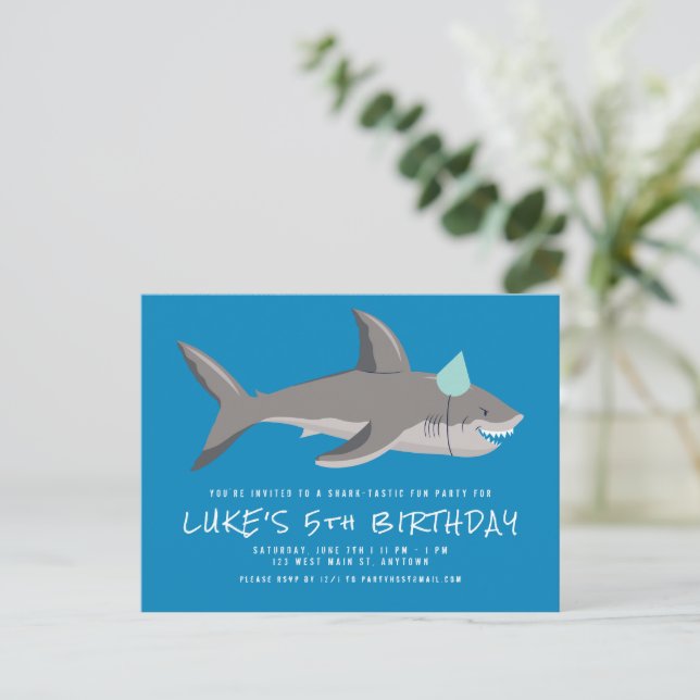Invitation d'anniversaire pour enfants cool Shark  (Debout devant)