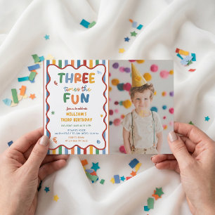 Invitation d'anniversaire trois fois plus amusante