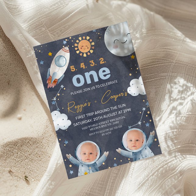 Invitation Dark Twins Premier voyage autour du soleil 1er ann (Twins Editable First Trip Around The Sun 1st Birthday Invitation Boys Outer Space First Birthday )