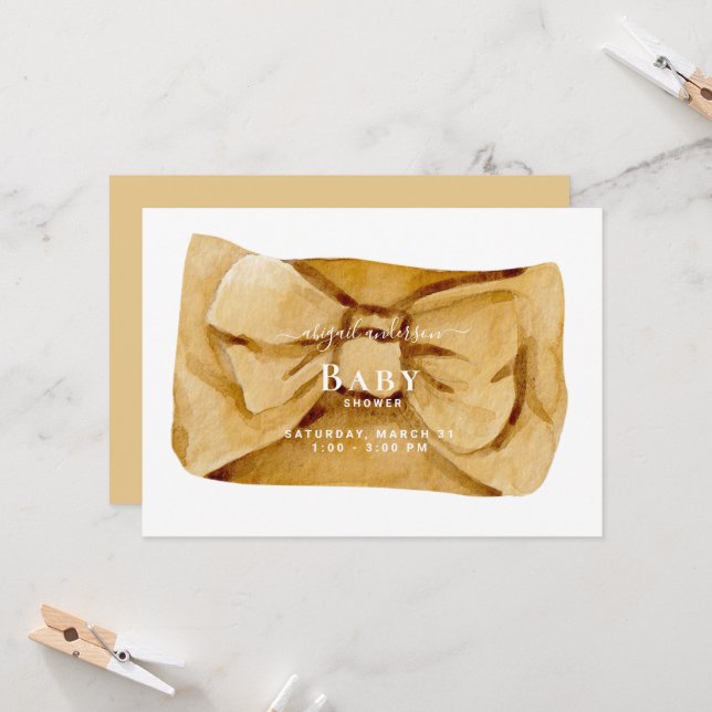 Invitation de Baby shower de la cou jaune mignonne (Devant/Arrière en situation)