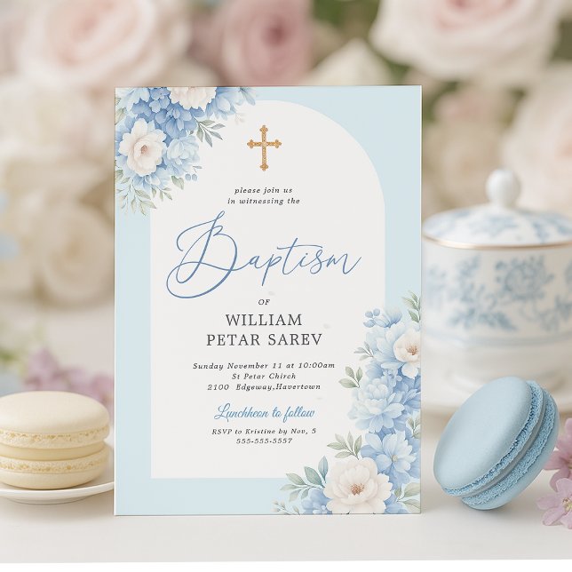 Invitation de baptême à l'arche florale bleue avec (Blue and gold floral baptism invite styled with tea set and macarons – elegant and soft)