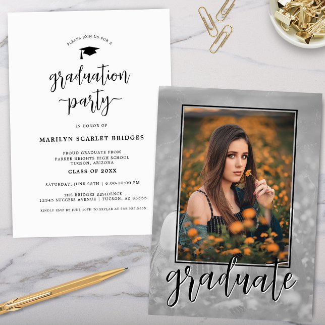 Invitation de graduation de script photo simple mo (unique modern simple script graduation party invitation with single photo used twice for unique card)