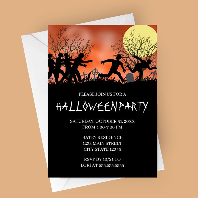 Invitation de la fête d'Halloween Zombie Chase (Running Zombies in Graveyard Halloween Party Invitation)