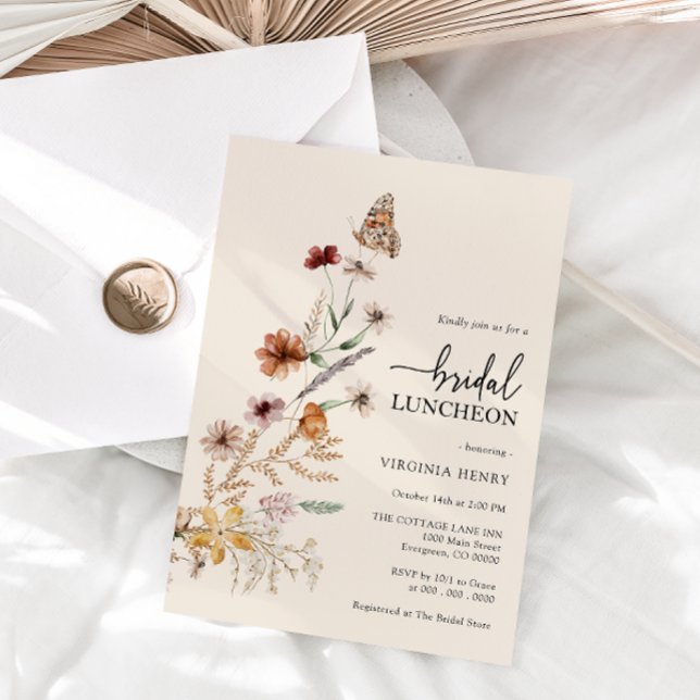 Invitation de la nuptiale florale (Boho Wildflower and Butterfly Floral Bridal Luncheon Invitation by Painted Paperie
)