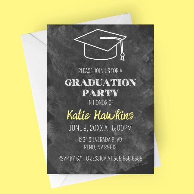 Invitation de la partie de graduation du tableau d (Chalkboard Graduation Party Invitation | Graduation Hat Doodle)