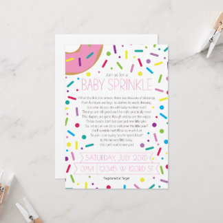 Invitation de la petite fille saupoudrer