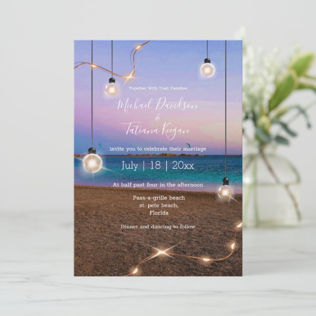 invitation de mariage de plage aux lumières or des (Debout devant)