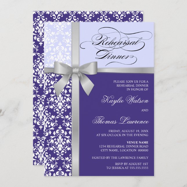 Invitation Dîner de répétition violet Damask Faux Silver Ribb (Devant / Derrière)