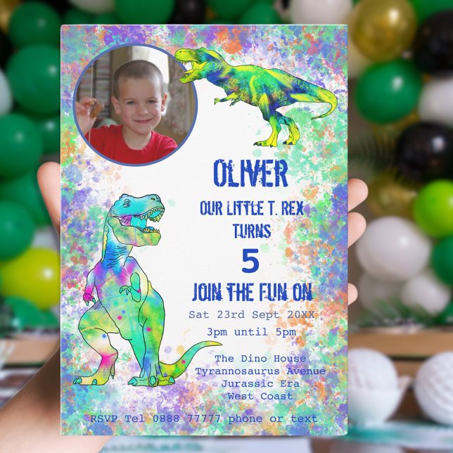 Invitation Dinosaur 5e fête d'anniversaire (T-Rex dinosaur photo 5th birthday invitation with colorful watercolor splash background )