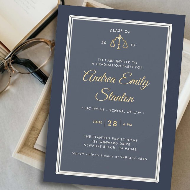 Invitation Diplôme en droit Échelles d'or en justice Marine (law school graduation party invitation scales of justice gold navy embossed frame elegant template)