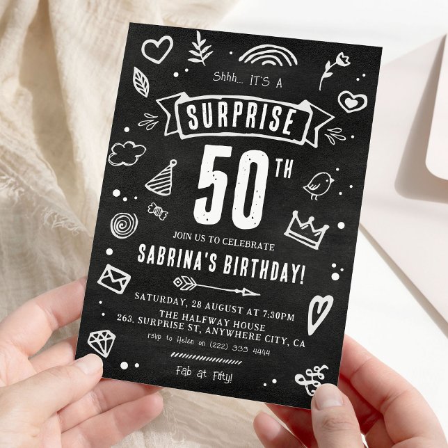 Invitation Doodle Chalkboard amusant Surprise 50e anniversair (Créateur téléchargé)