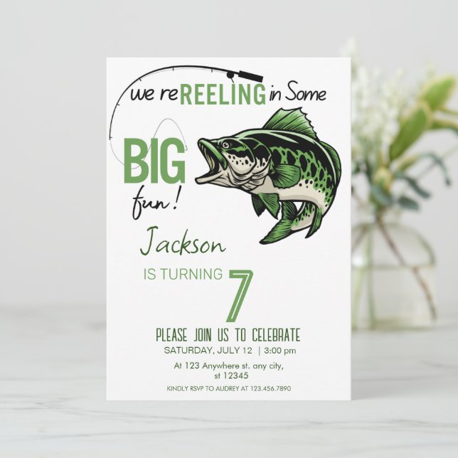 Invitation Drôle Poisson Bass Anniversaire Portrait, (Debout devant)