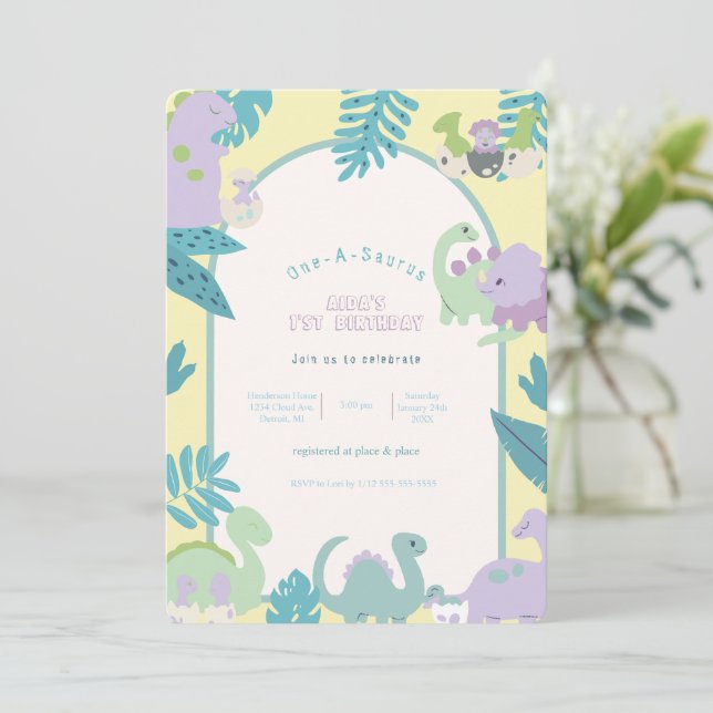 Invitation du premier anniversaire du dinosaure d' (Debout devant)