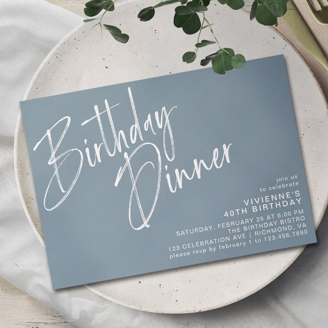 Invitation Dusty Blue Grey | Élégant Script Dîner d'anniversa (Créateur téléchargé)