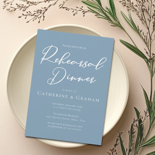 Invitation Dusty Blue White Script Dîner de répétition côtièr (Créateur téléchargé)