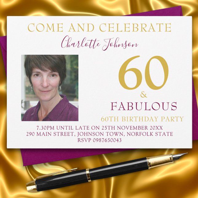 Invitation Elégant 60 et Fabulous Photo 60e anniversaire (60 & Fabulous elegant burgundy and gold 60th birthday party invitation with photo template)