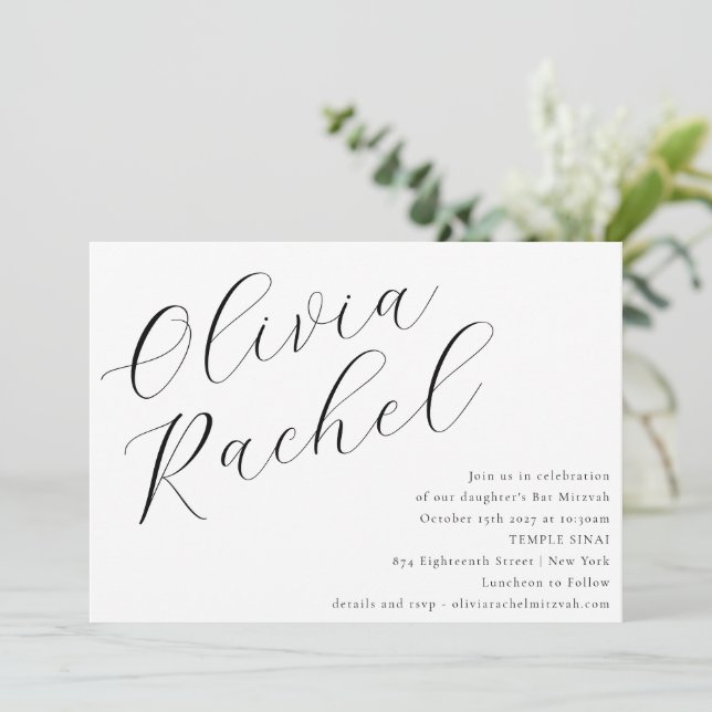 Invitation Élégant Bat mitzvah de calligraphie de script blan (Debout devant)
