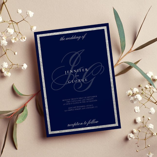 Invitation Élégant bleu marine monocorographie argent mariage (Elegant silver navy blue monogram initals wedding invitation)