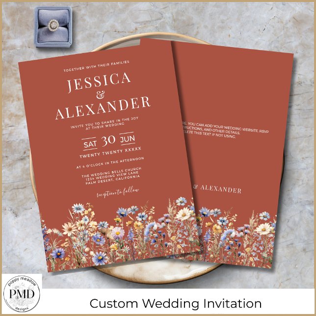 Invitation Élégant Fleur sauvage Mariage en terre cuite (Elegant Terracotta Wildflowers Wedding Invitation with Dusty Blue Flowers, Details on Back.)