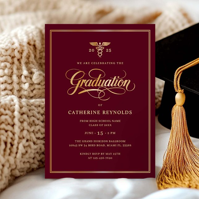 Invitation Elégant Gold Burgundy Médicale Graduation Party (Créateur téléchargé)