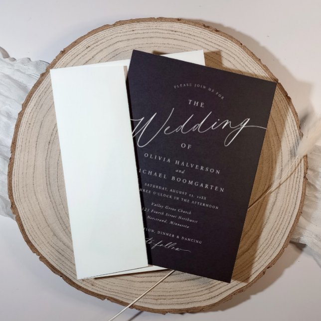 Invitation Élégant Mariage de calligraphie moderne noir et bl (Elegant black with white text wedding invitation featuring classic modern calligraphy.)