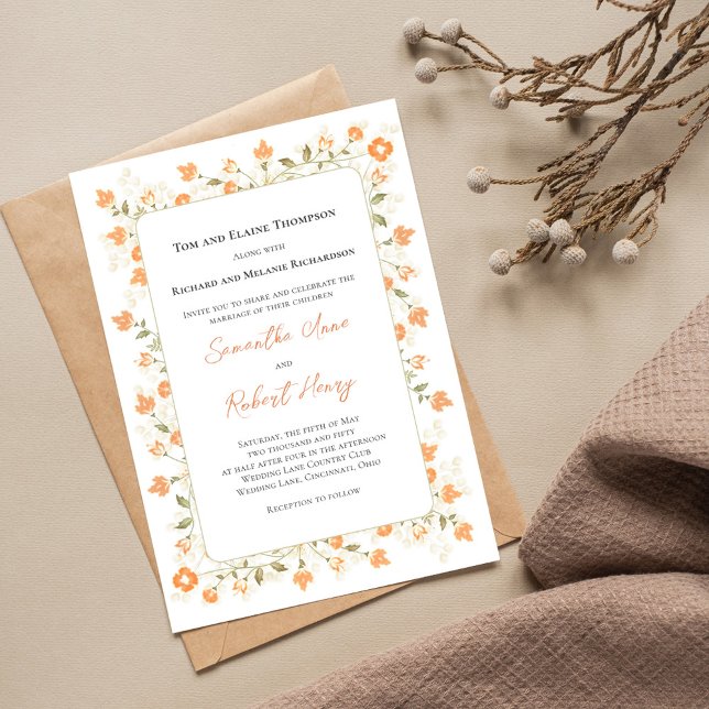 Invitation Elégant Mariage Pêche Flore Verdure (Elegant peach floral wedding invitation with a monogram on the backside. )