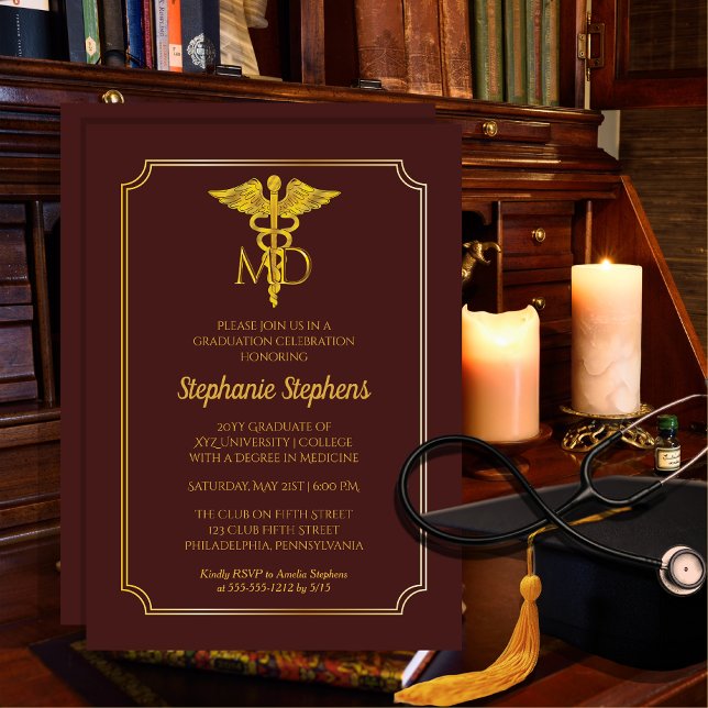 Invitation Elégant Maroon Gold MD Médecin Parti de graduation (Elegant Maroon and Gold Tone "MD" Physician | Doctor Graduation Announcement | Party Invitation)
