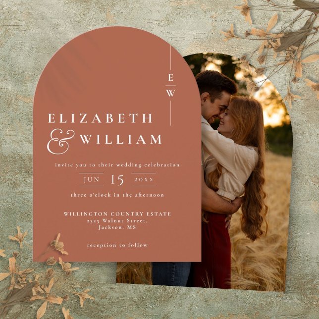 Invitation Élégant Monogramme en terre cuite Arc Mariage phot (Terracotta Elegant Monogram Photo Wedding Arch Invitation)