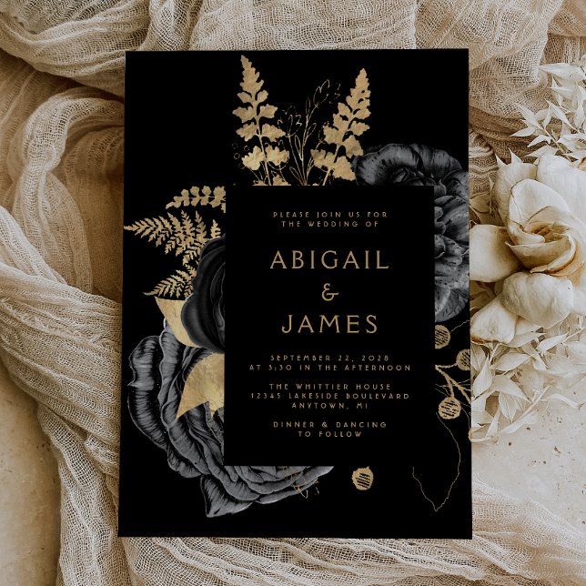 Invitation Élégant Moody Dark Floral Mariage or noir (The perfect choice for a romantic black and gold themed wedding.)