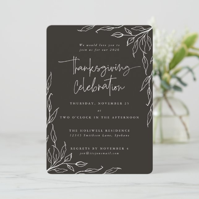 Invitation Elégant Noir Doux Moderne Feuille Motif Thanksgivi (Debout devant)