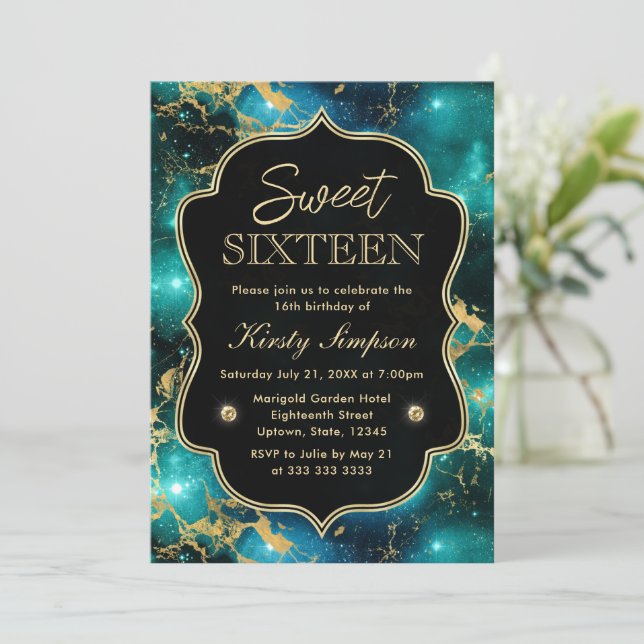 Invitation Elégant Sweet sixteen en marbre de Galaxie Verte e (Debout devant)