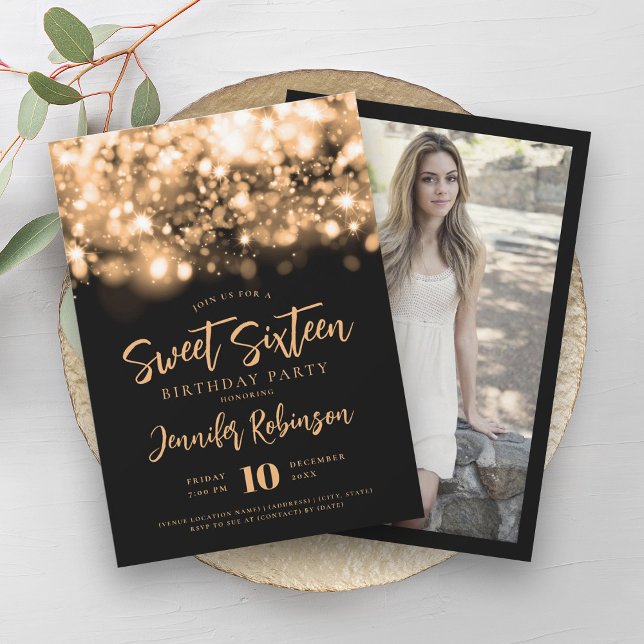 Invitation Élégante étincelle dorée Lumières Photo Sweet 16 (Elegant Gold Sparkle Lights Photo Sweet 16 Invitation)