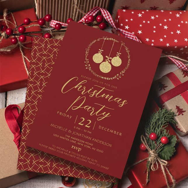 Invitation Élégante Parties scintillant d'or Maroon Wreath fê (Elegant Maroon Gold Glitter Wreath Christmas Party Invitation)